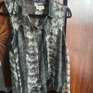 Women's Black and Gray Patterned Blouse